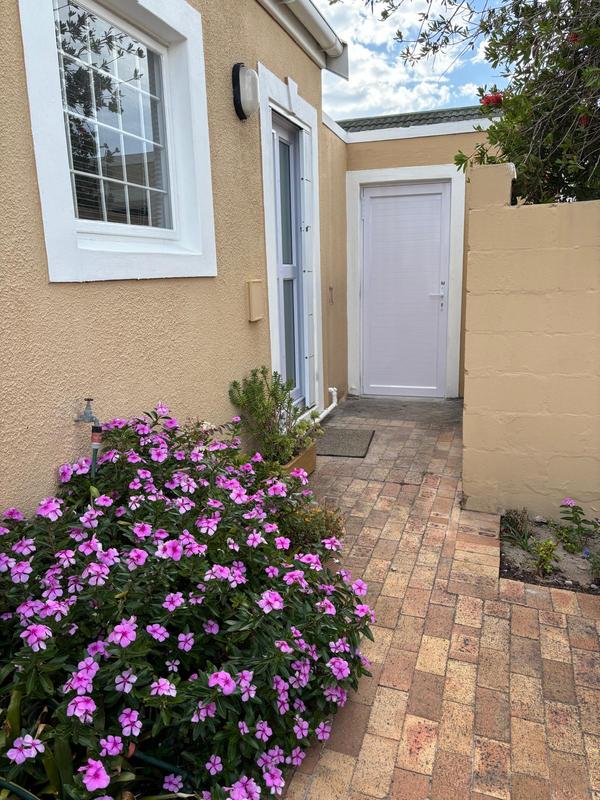 To Let 3 Bedroom Property for Rent in Lakeside Western Cape